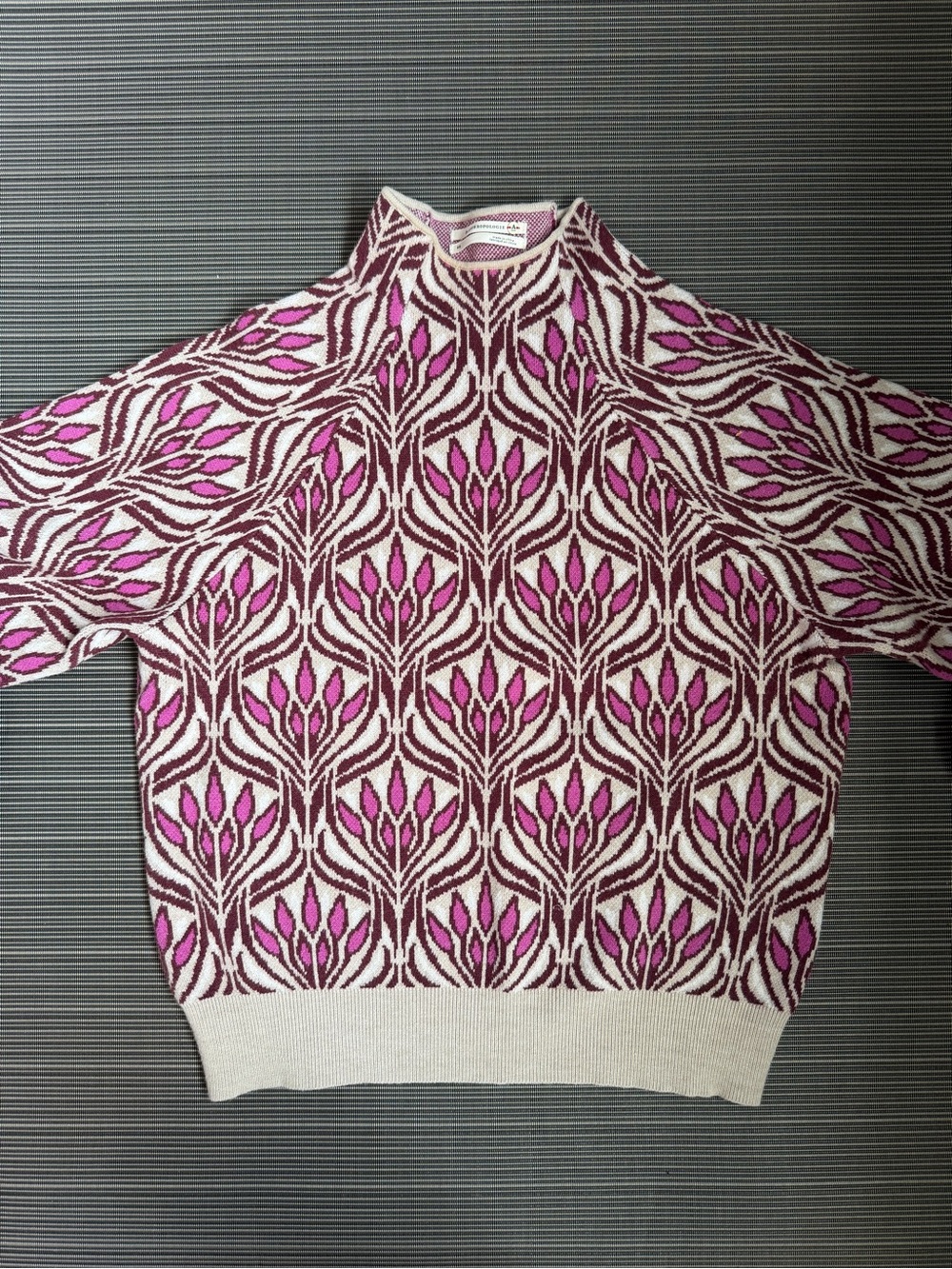*like new* Anthropologie sweater (size XS)